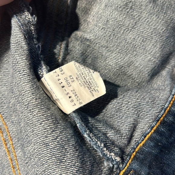 Vintage Levi’s Women’s Denim Jacket - Picture 5 of 6
